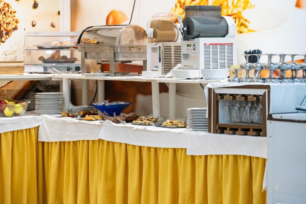 Hotel Byron ミラノ・マリッティマ エクステリア 写真