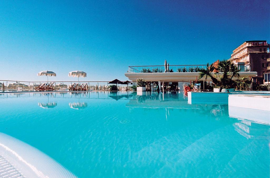 Hotel Byron ミラノ・マリッティマ エクステリア 写真
