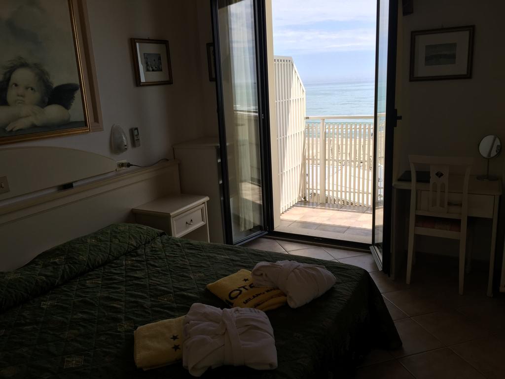 Hotel Byron ミラノ・マリッティマ エクステリア 写真