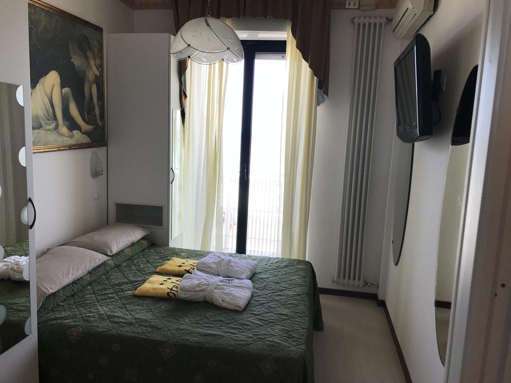 Hotel Byron ミラノ・マリッティマ エクステリア 写真
