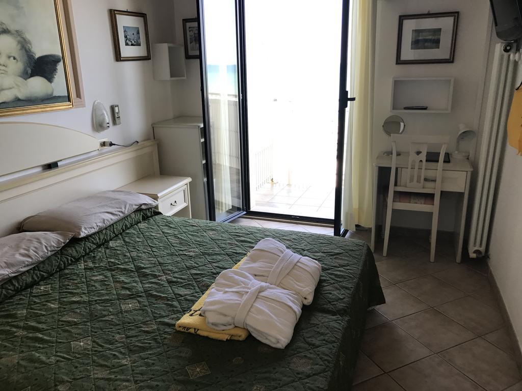 Hotel Byron ミラノ・マリッティマ エクステリア 写真