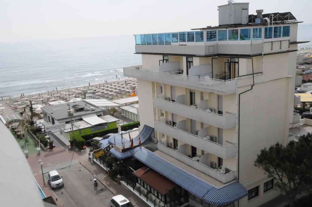 Hotel Byron ミラノ・マリッティマ エクステリア 写真