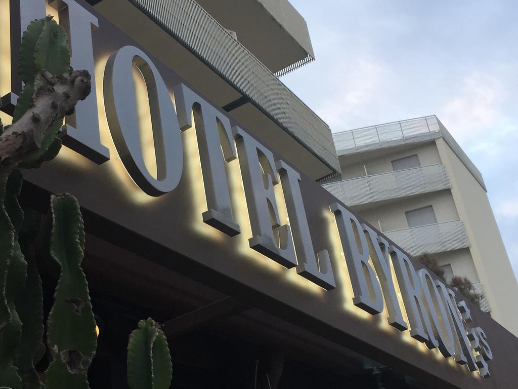 Hotel Byron ミラノ・マリッティマ エクステリア 写真