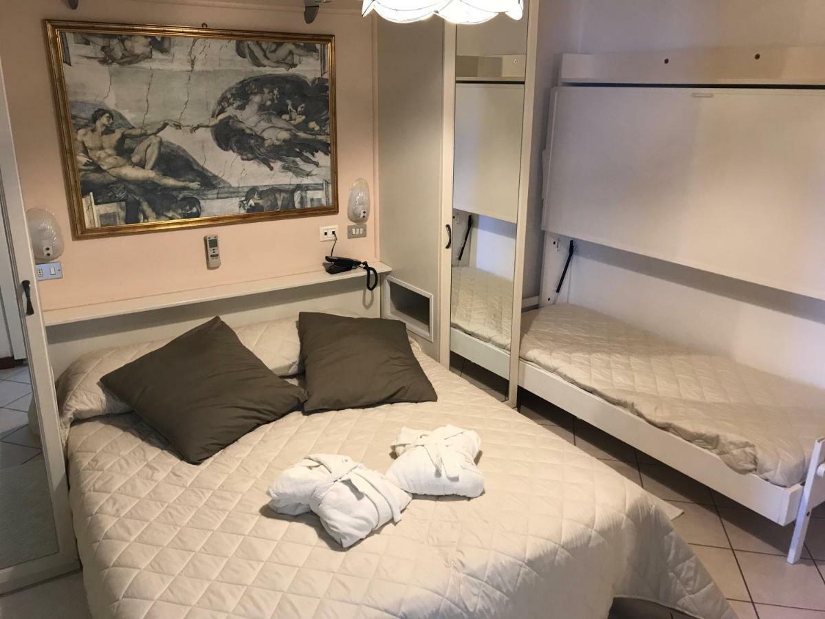 Hotel Byron ミラノ・マリッティマ エクステリア 写真